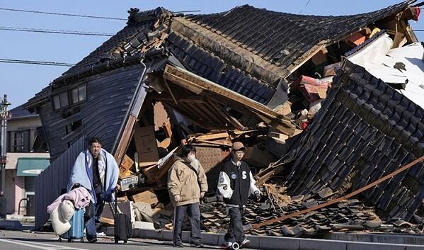 7.4-magnitude earthquake strikes off Japan coast