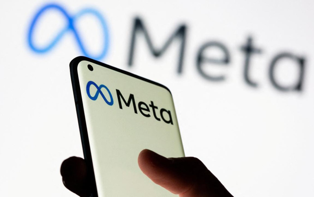 “Meta” 8 min nəfəri ixtisar edir