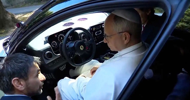 Лев XIV стал одним из первых владельцев Ferrari Luce