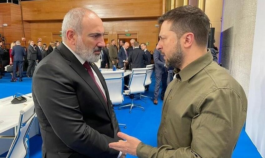 О чем говорили Пашинян и Зеленский?