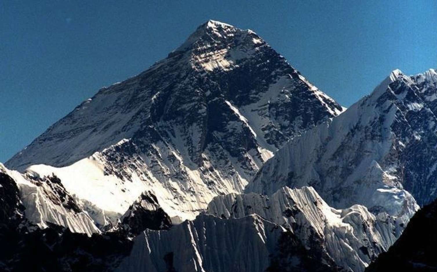 Dünyanın ən yüksək dağı Everest deyilmiş
