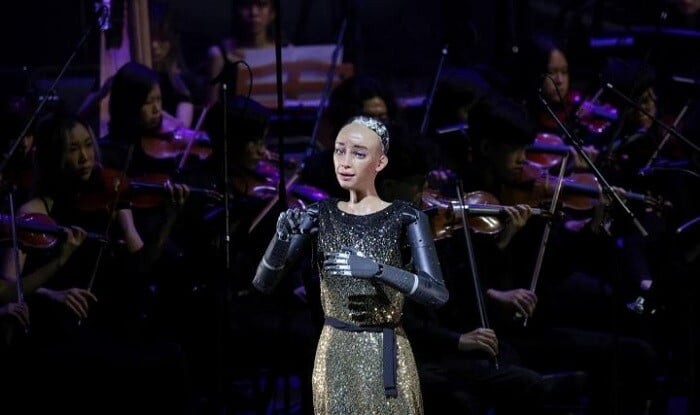 Sophia performed orchestral debut in Hong Kong - Video