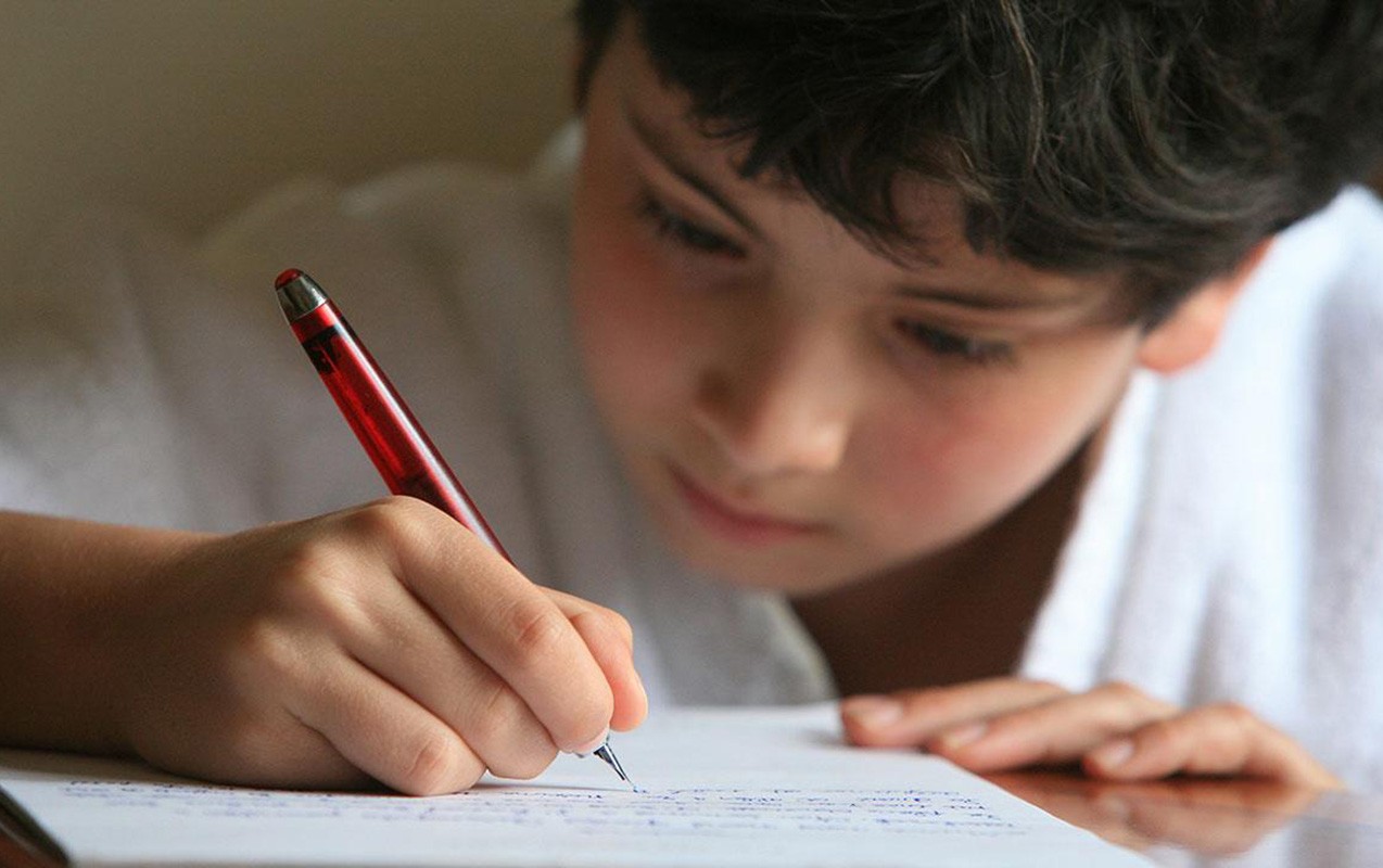 İnsanların çoxu niyə sağ əlindən istifadə edir?