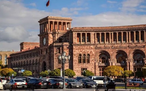 İrəvan küçələrində seçki davası –