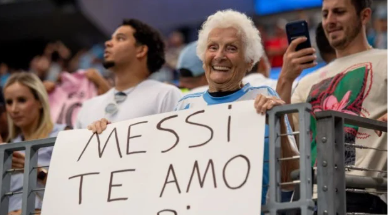 100 yaşlı superfanat DÇ-2026-nın əsas ulduzuna çevrildi: "Messi, mənimlə evlənərsən?" –