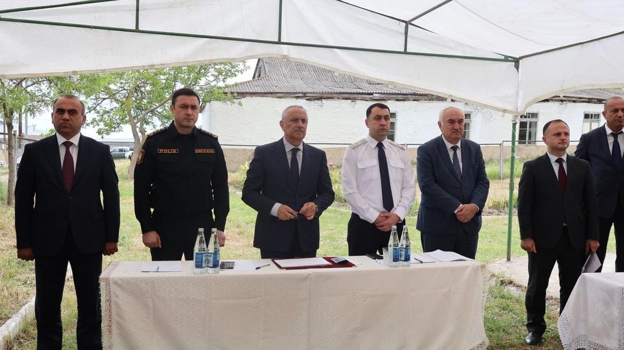 Sakinlər torpaq sahələri ilə bağlı Qusarın icra başçısından kömək istədilər -