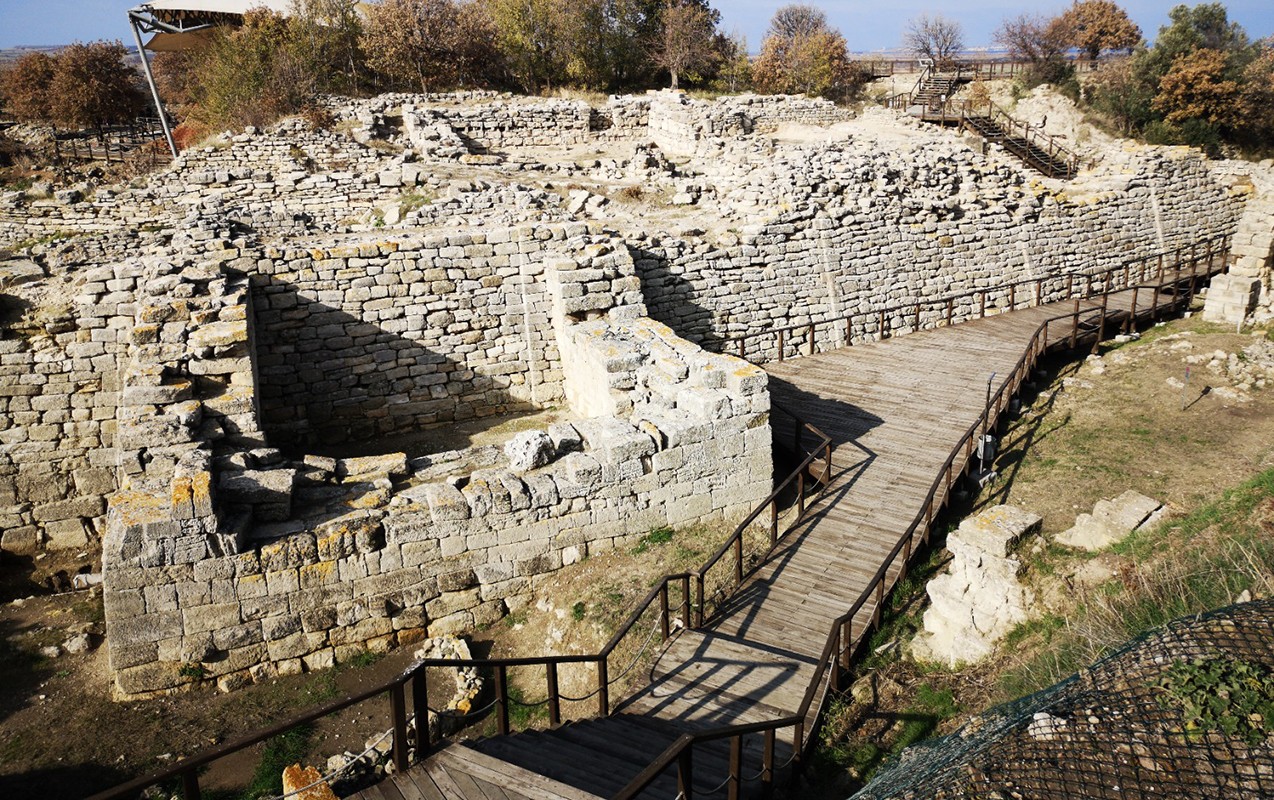 Bu şəhərin girişində sizi nəhəng at qarşılayacaq...