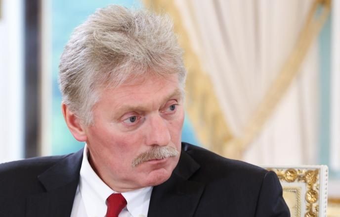 Ситуация с топливом, отставка Стармера и угрозы Зеленского. Темы брифинга Пескова