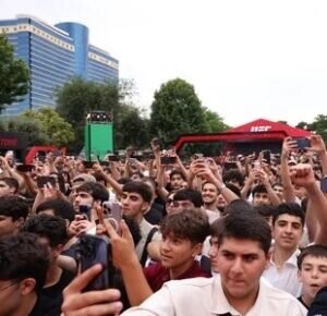 UFC döyüşçüləri Bakıda azarkeşlərlə görüşdülər