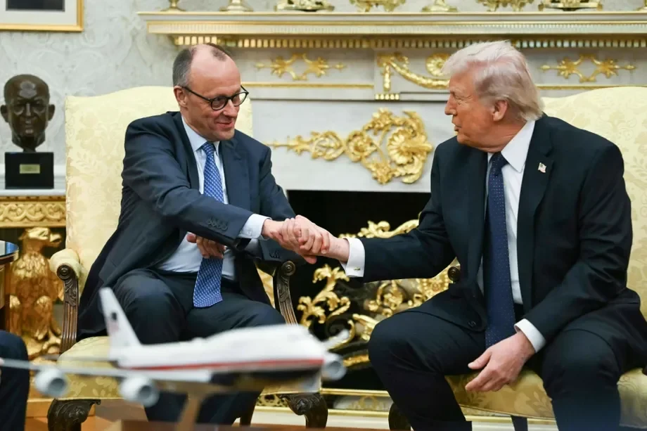 Merz Trampa xüsusi hədiyyə hazırlayıb - "Der Spiegel"