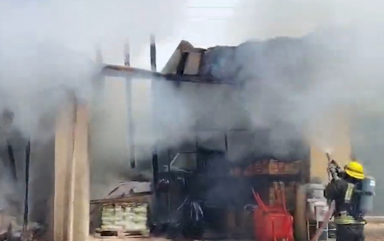 Bakıda mağaza yandı - Video