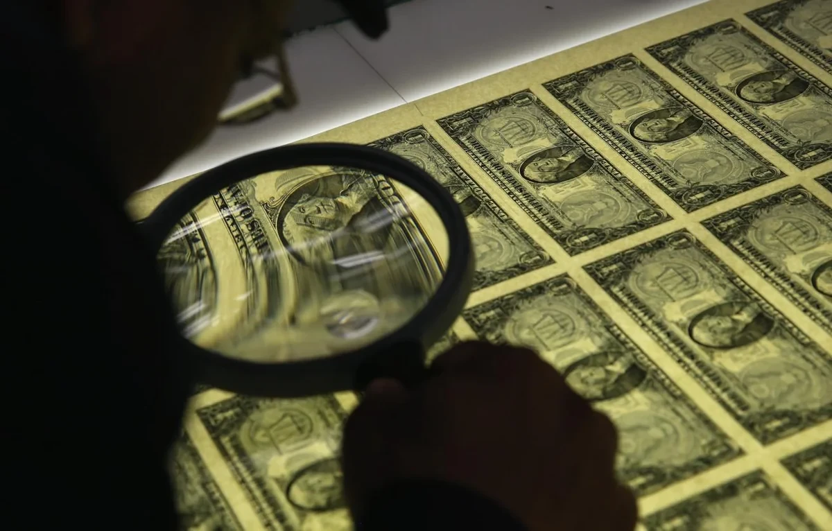 Qlobal ehtiyatlarda dolların rolu azalır
