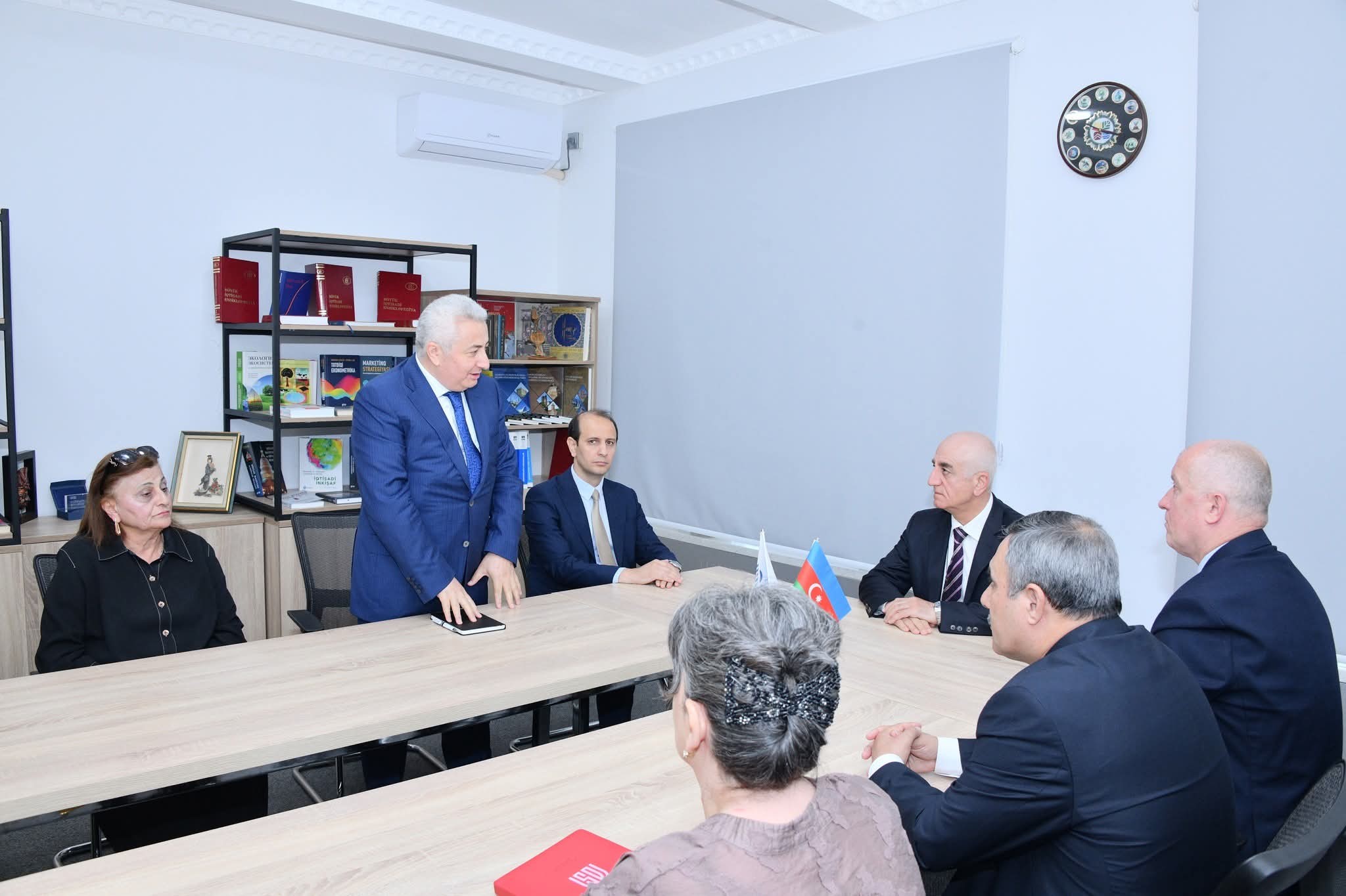 Yeni rektor özünə müşavir təyin etdi -