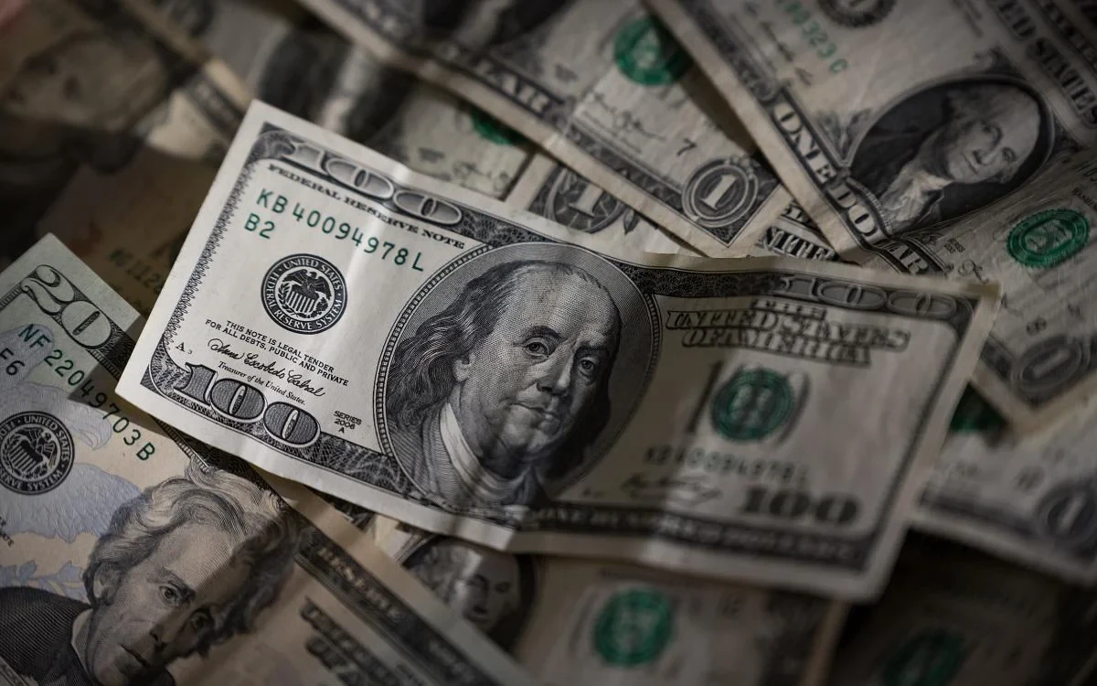 Federal Ehtiyat Sistemi: Dollar son 13 ayın ən yüksək həddinə çatıb