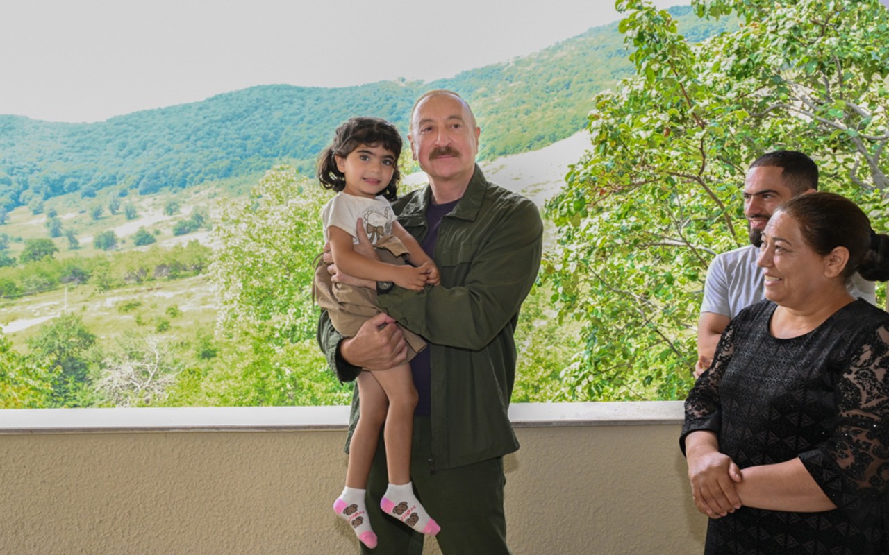 “O biri qız hanı? Onunla ayrı çəkdirərik” -