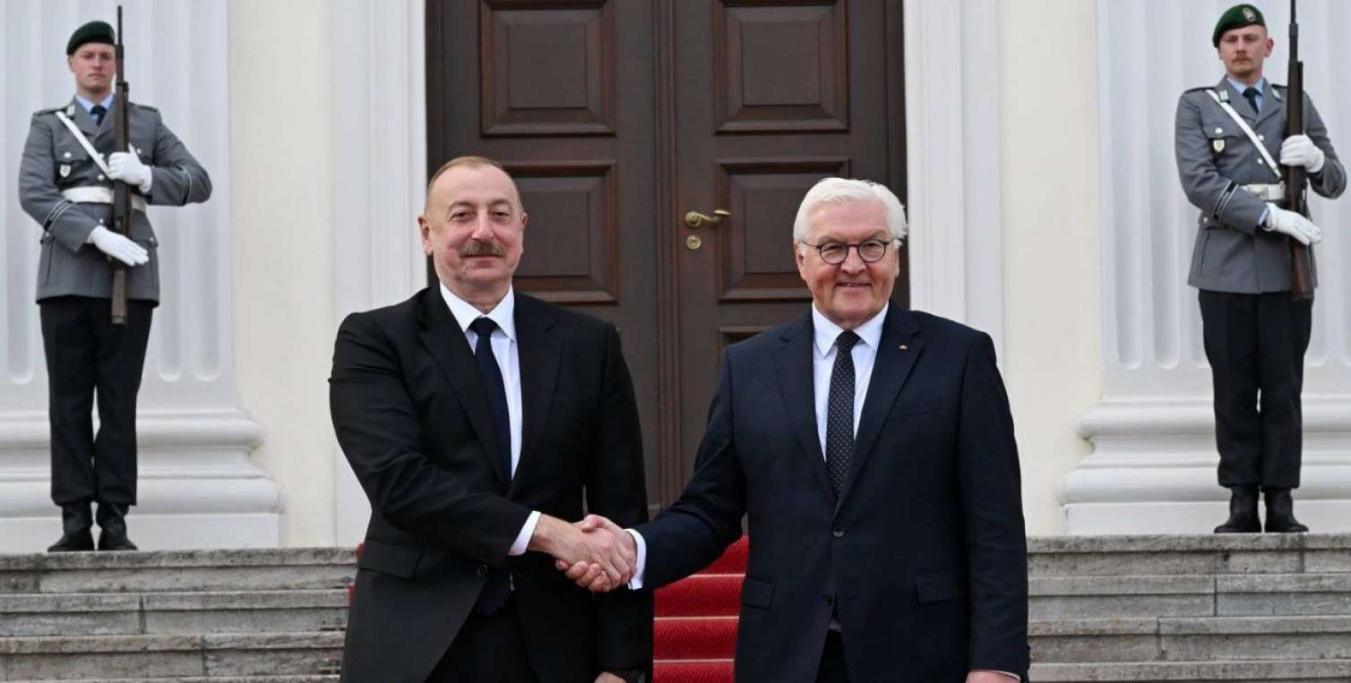 Prezidentlərin təkbətək görüşü keçirilir
