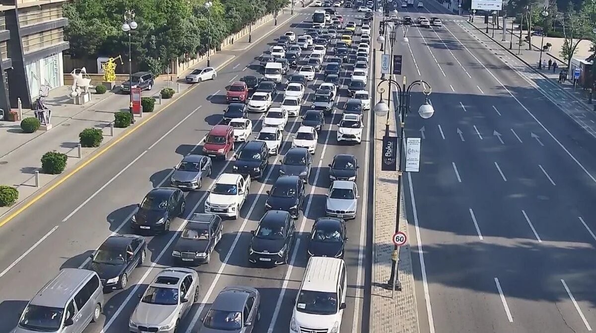 Paytaxt yollarında tıxac yarandı