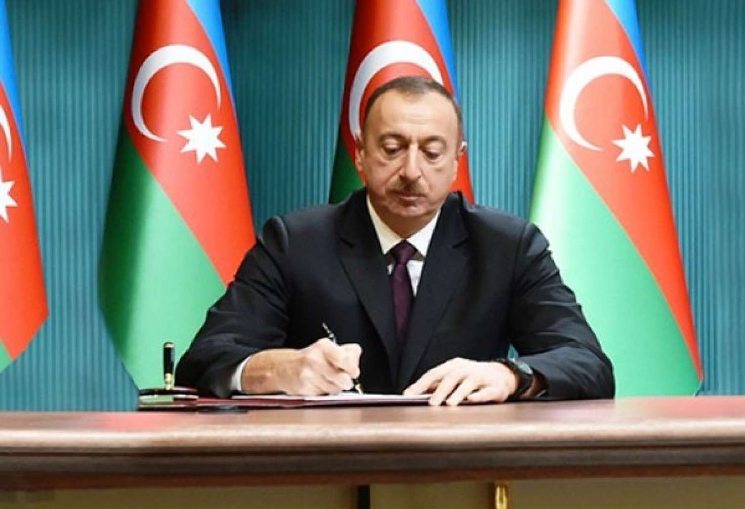 İlham Əliyev 2 fərman imzaladı