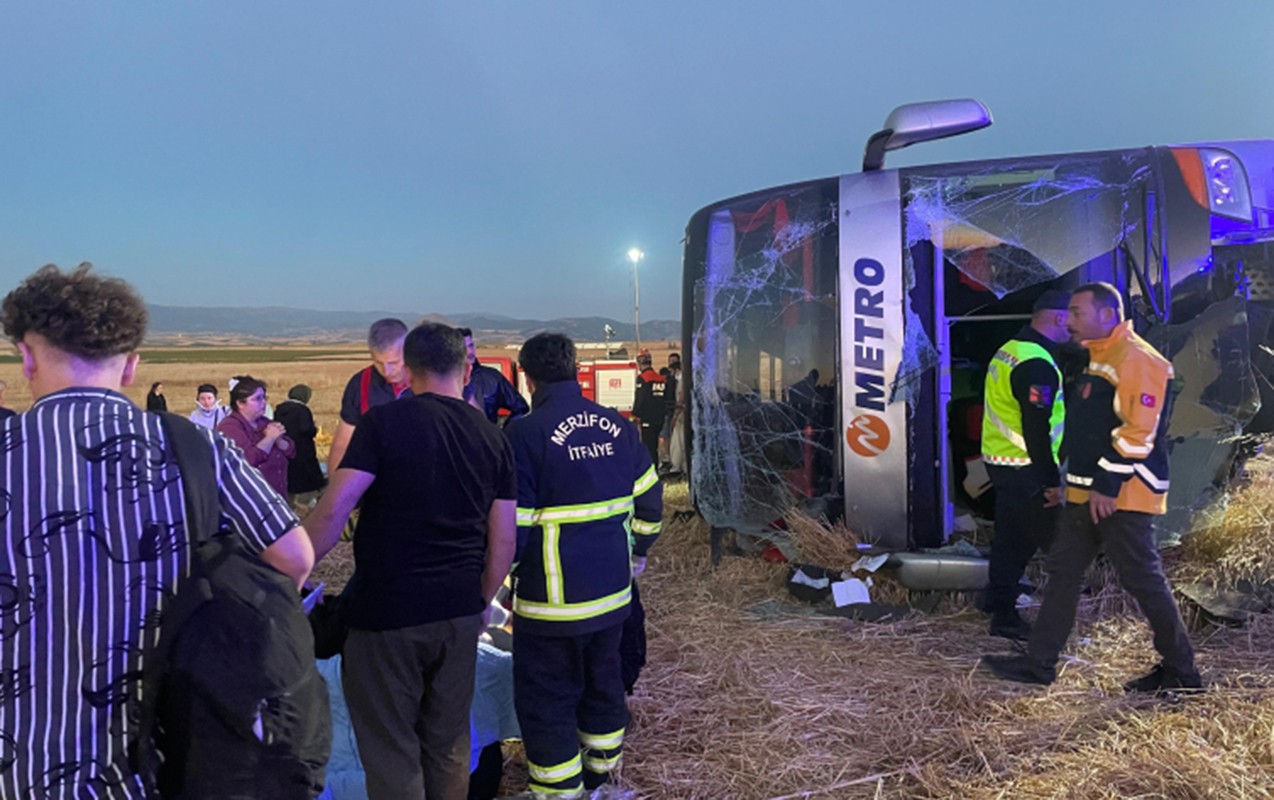 Türkiyədə sərnişin avtobusu aşdı - 46 yaralı