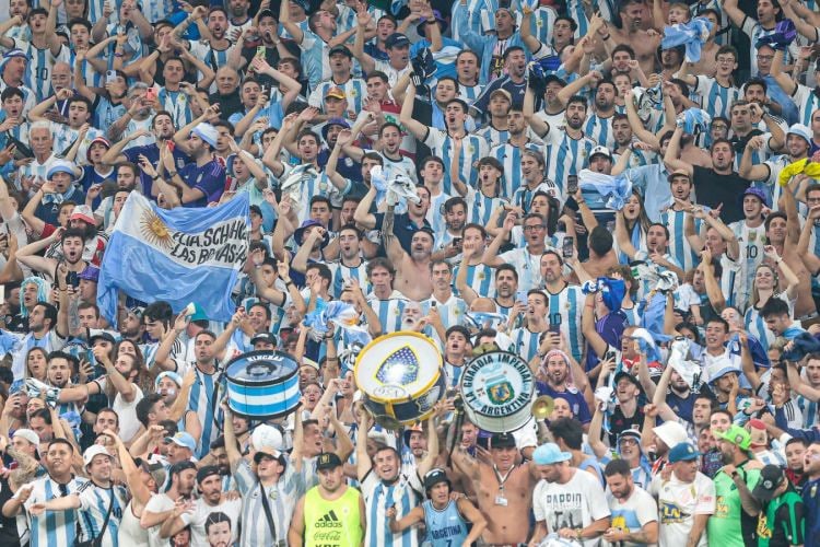 Argentina - İngiltərə matçı öncəsi siyasi Azarkeşlərə qadağa qoyuldu