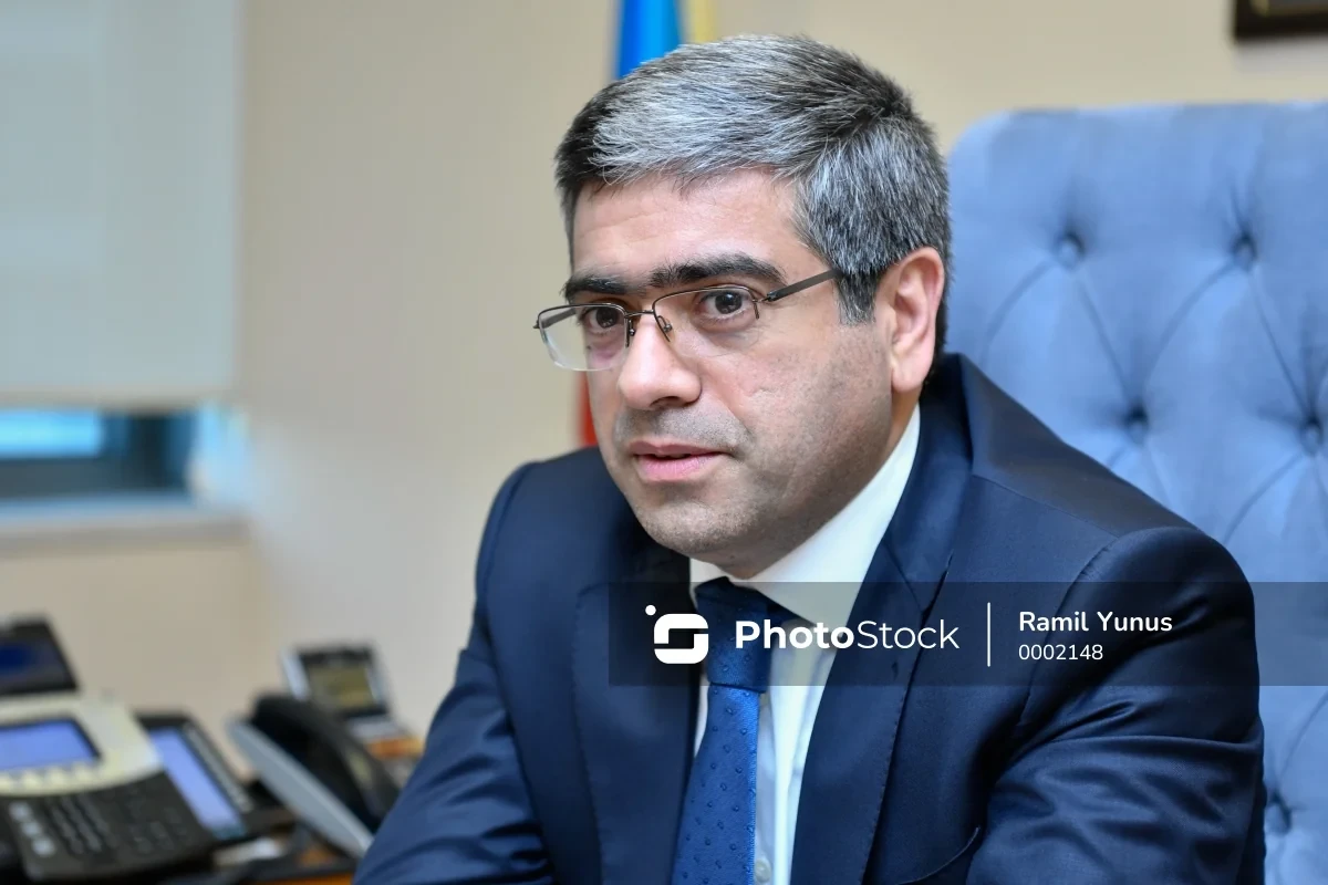 Министр освободил от должности начальника отдела - ФОТО