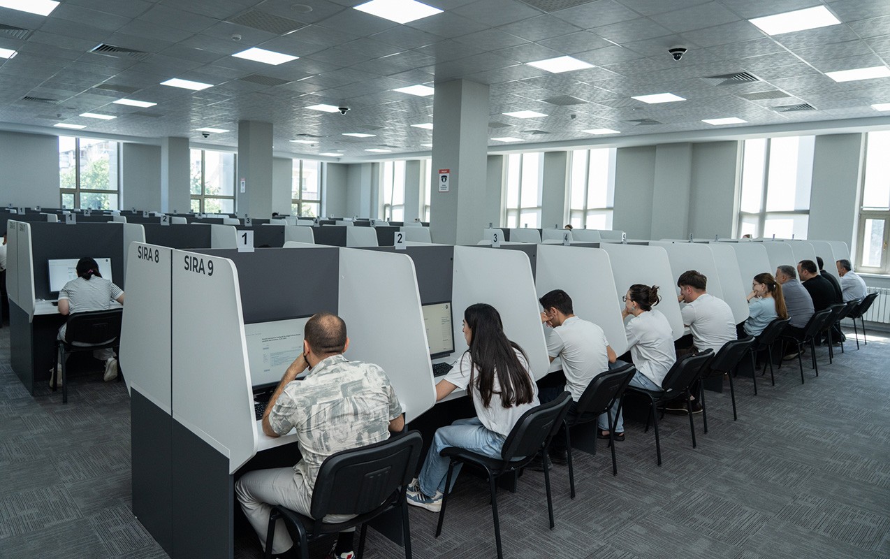 Dövlət icra məmuru vəzifəsinə qəbulla bağlı test imtahanı keçirildi - Fotolar
