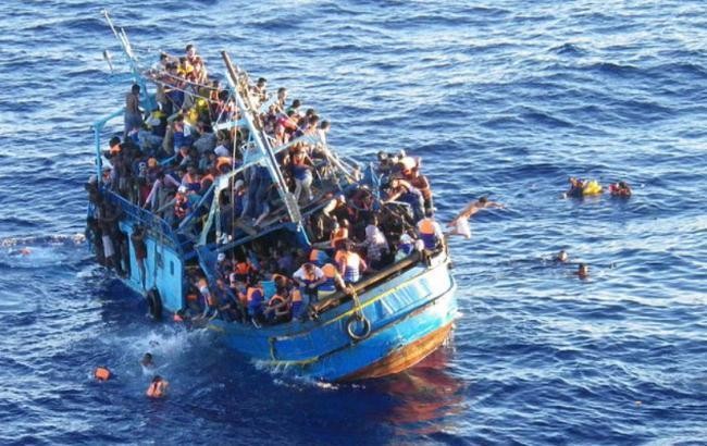 Speedboat capsizes off Vietnam, killing 15
