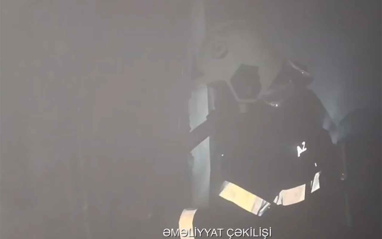 Bakıda yaşayış binasında yanğın - Sakinlər təxliyə olundu+Video