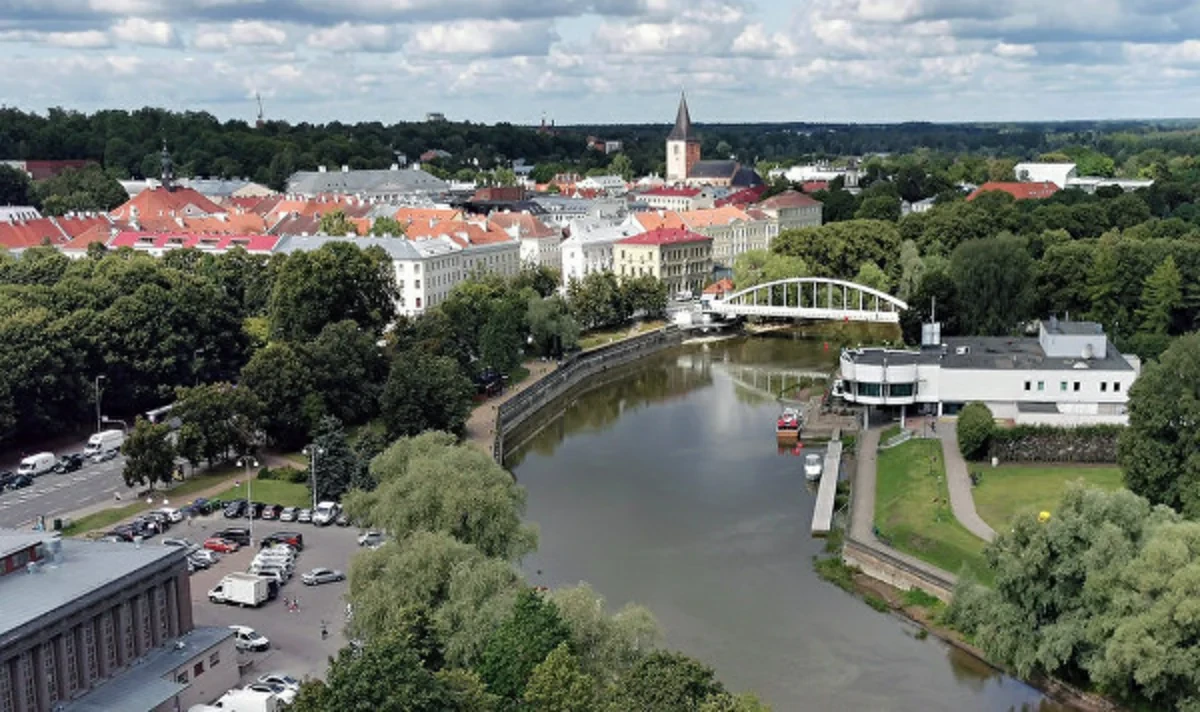 Estoniyada məktəblərin pəncərələrinə qoruyucu örtük çəkilir - Nə baş verir?