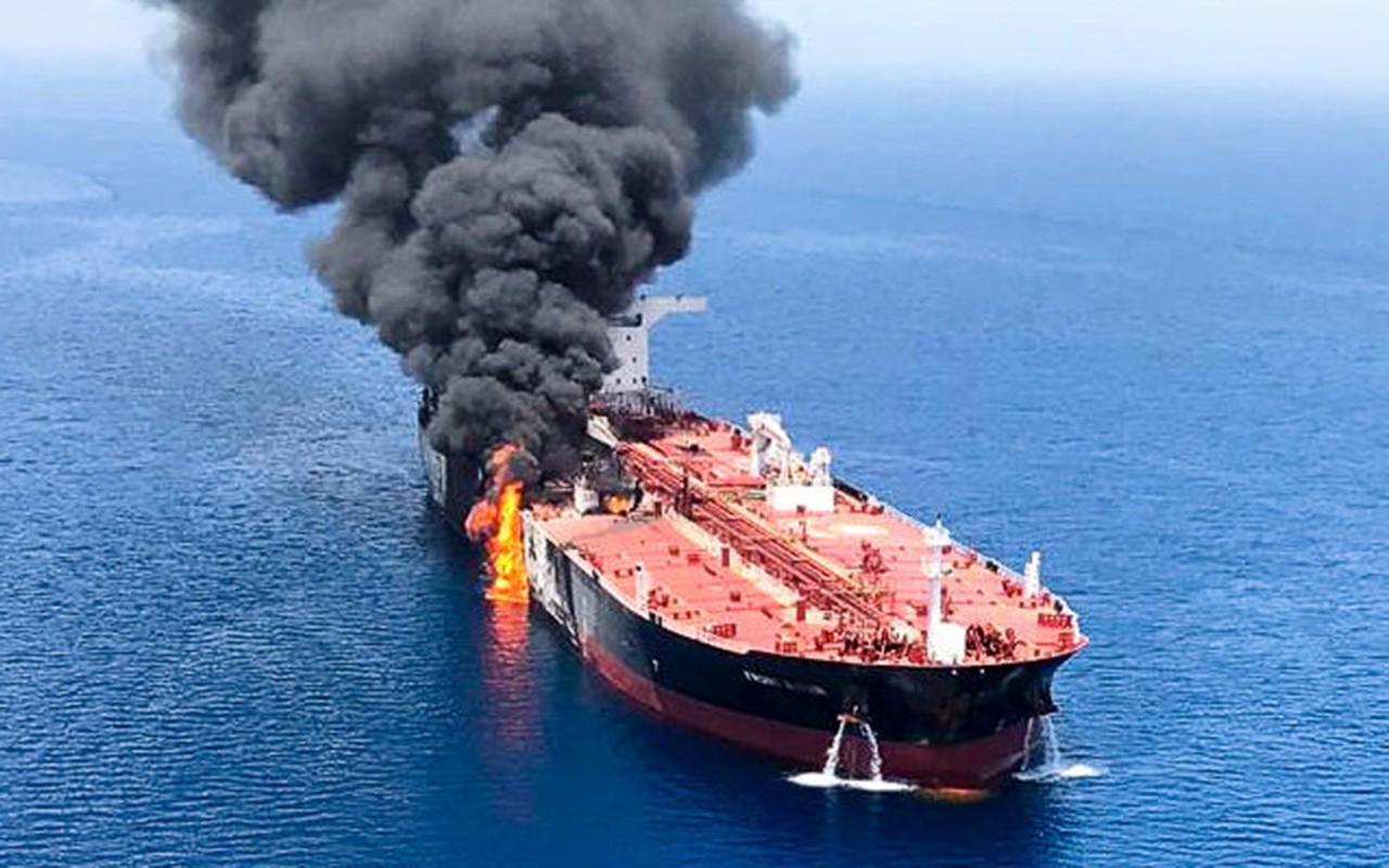 Hörmüzdə tanker minaya düşdü