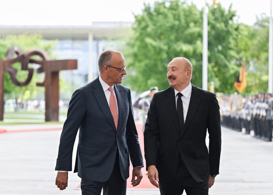 Almaniya Kansleri İlham Əliyevə