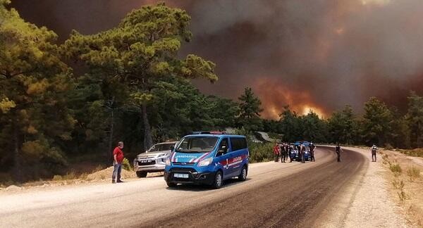 Forest fire rages for 17 hours in Turkiye’s Antalya
