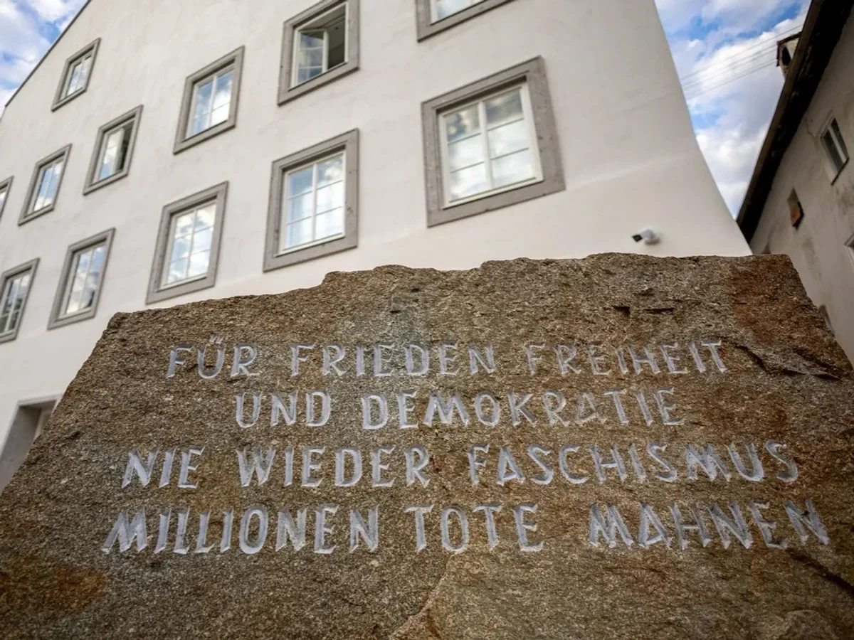 Hitlerin doğulduğu ev polis məntəqəsinə çevrildi