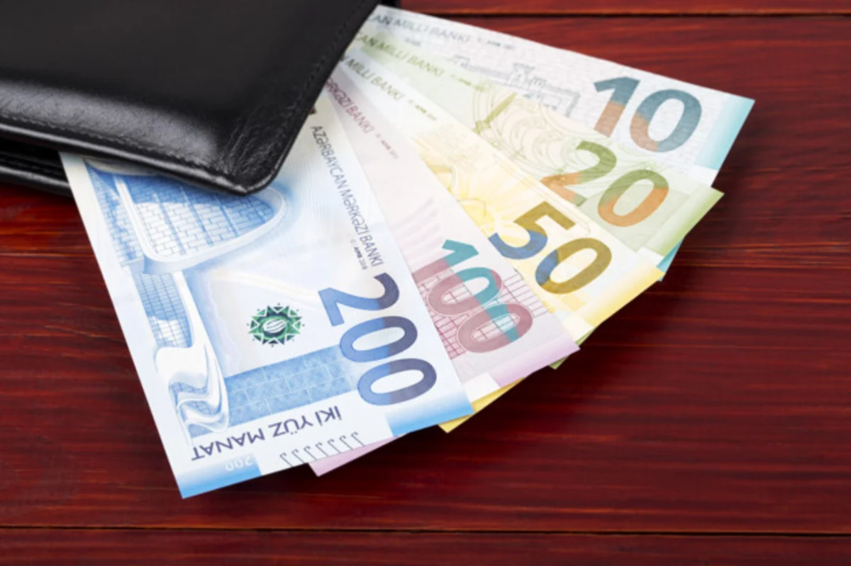Onlar 8000 manat maaş alır