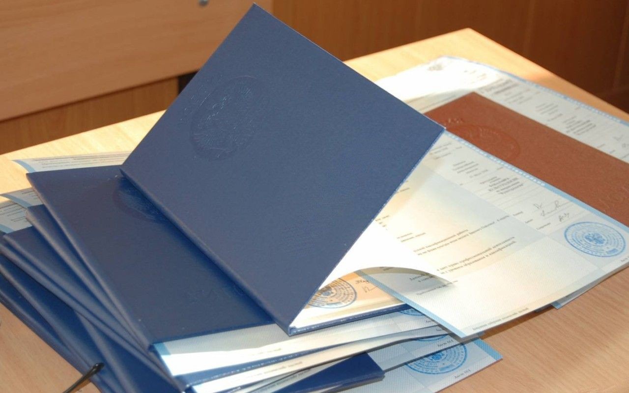 Diplomlar elektronlaşdı: Məzunlar kağız variantı necə əldə edə bilərlər?