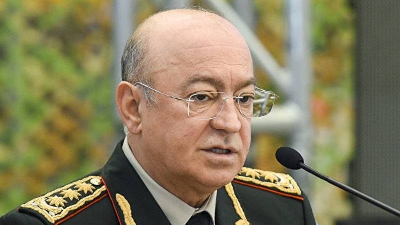 Nazir idarə rəisini təqaüdə göndərdi -