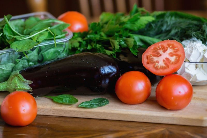 Названы продукты, которые нельзя хранить в холодильнике, но все это делают