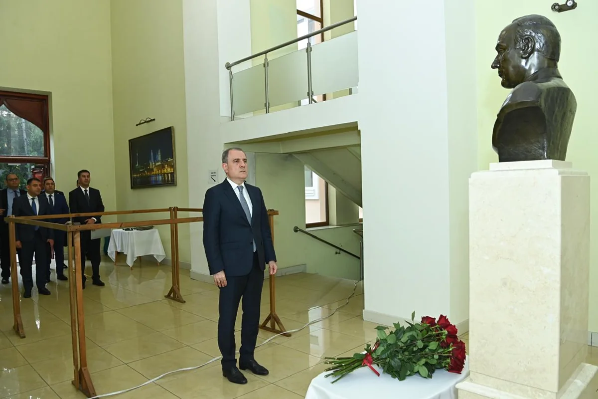 Ceyhun Bayramov Kiyevdəki səfirliyimizdə -