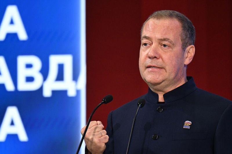 Медведев назвал Украину «фантомной» страной