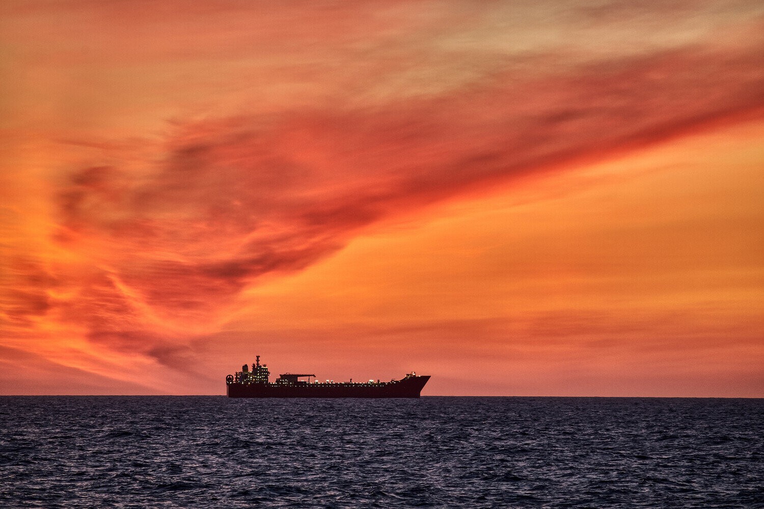 Türkiyə tankerinə PUA HÜCUMU - Körpü tamamilə sıradan çıxdı