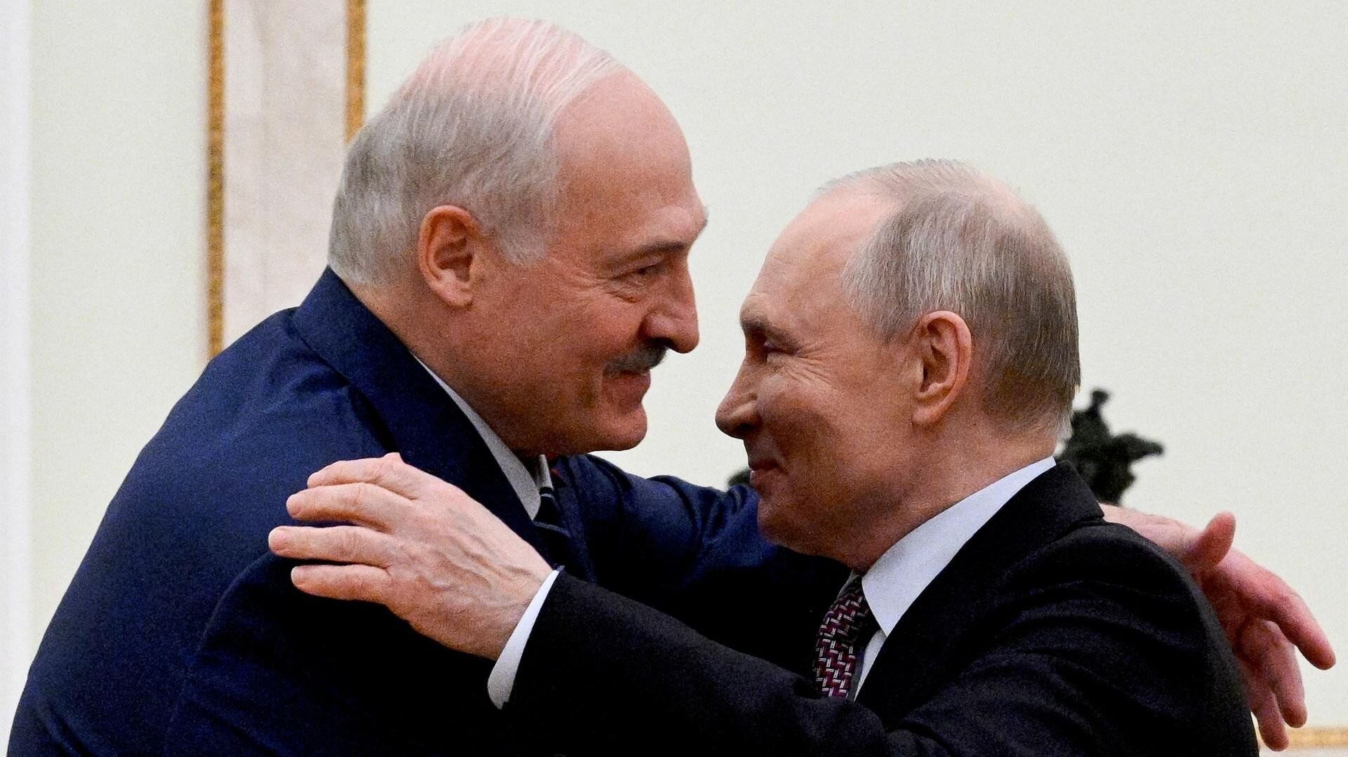 Putin Lukaşenko ilə Novo-Oqaryovoda görüşdü -