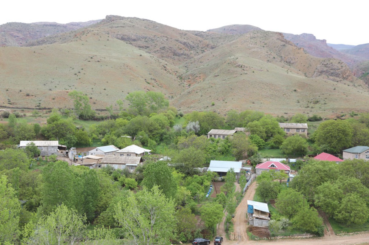 Evin həyətində qadın meyiti aşkar edildi