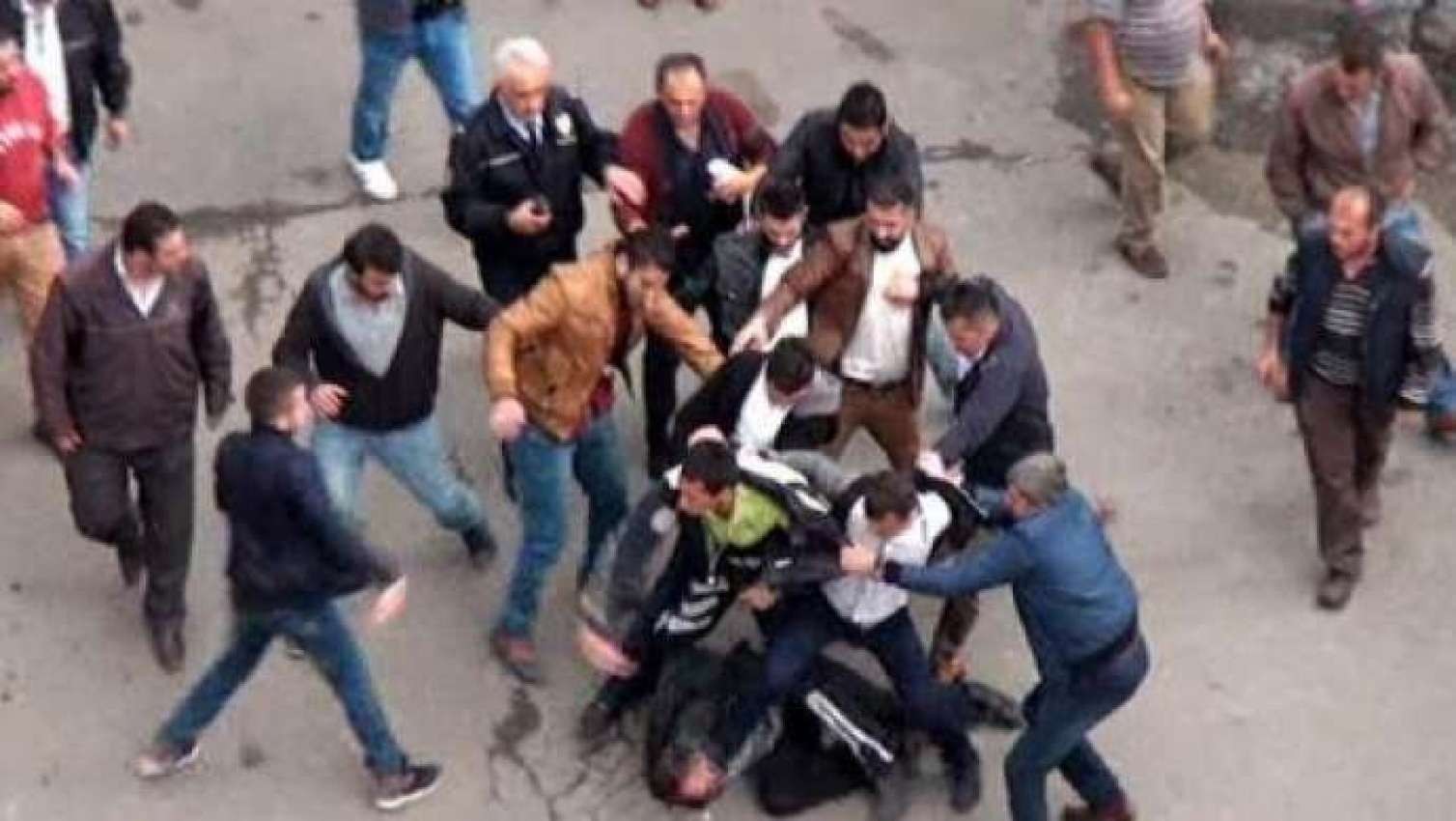 Gəncədə restoran qarşısında kütləvi dava:   ölən var