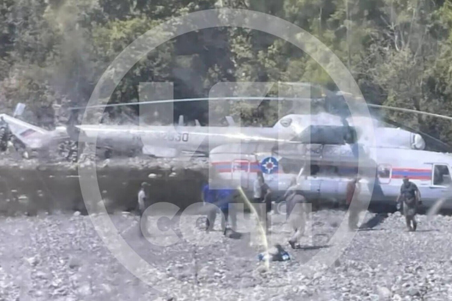 Soçidə helikopter sərt eniş etdi