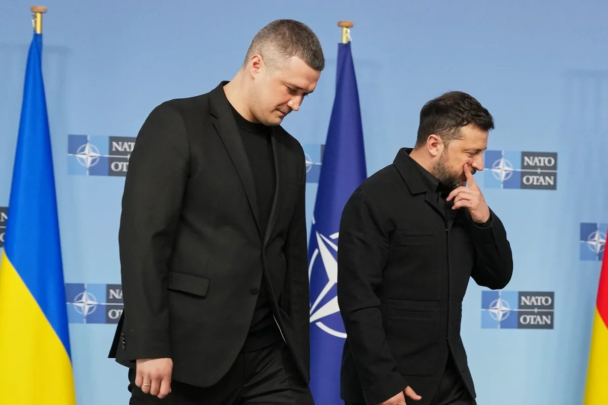 Экс-глава минобороны Украины потребовал от Зеленского вернуть его на пост