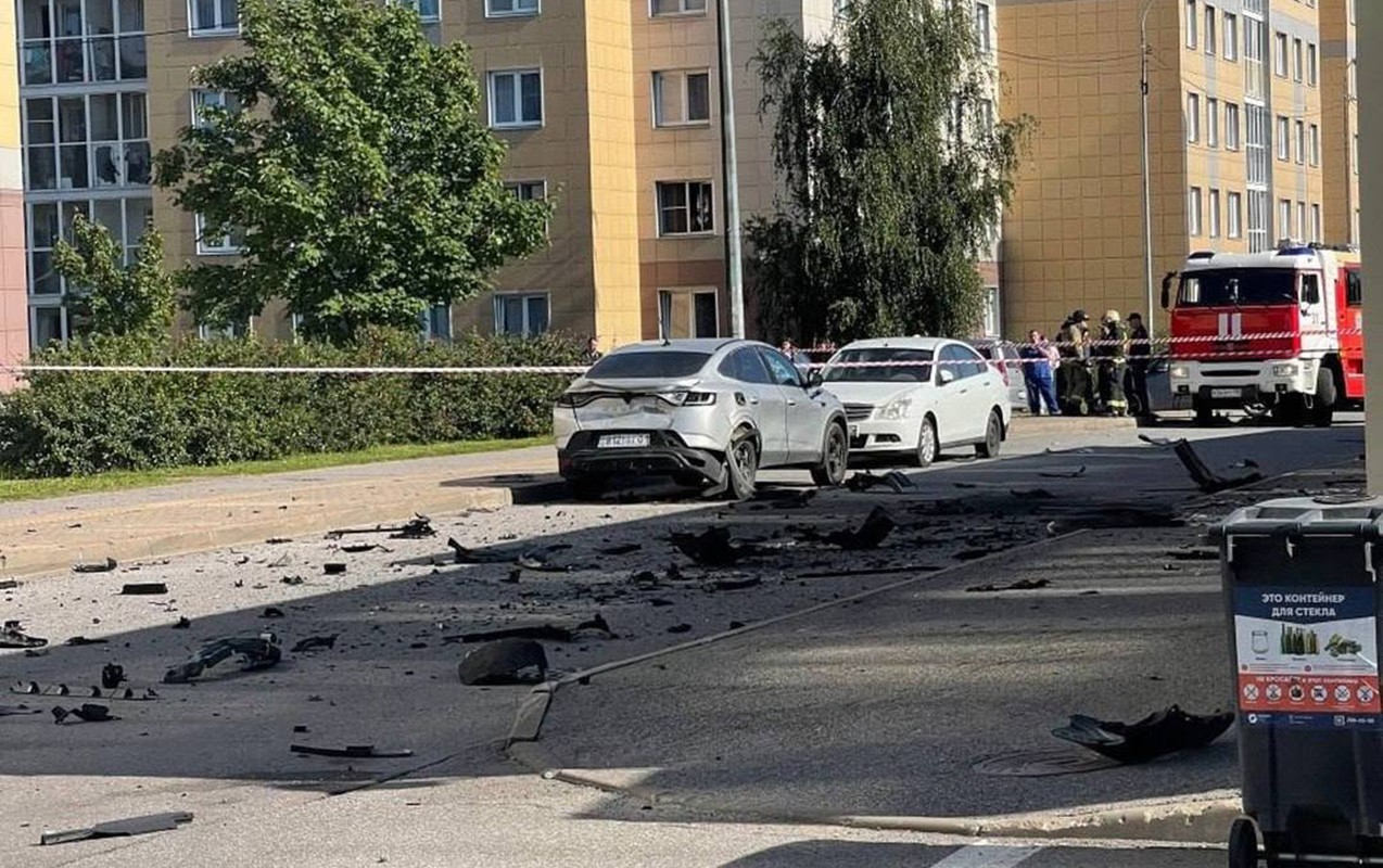 Sankt-Peterburqda avtomobil partladıldı -