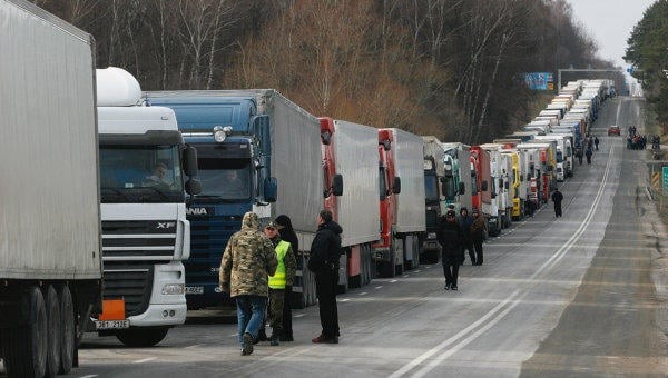 На границе Украины с ЕС застряли более семи тысяч фур