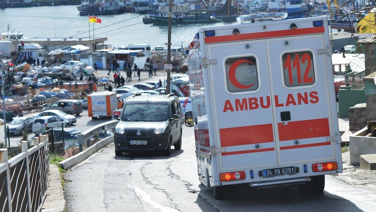 Landslide in Istanbul leaves people trapped
