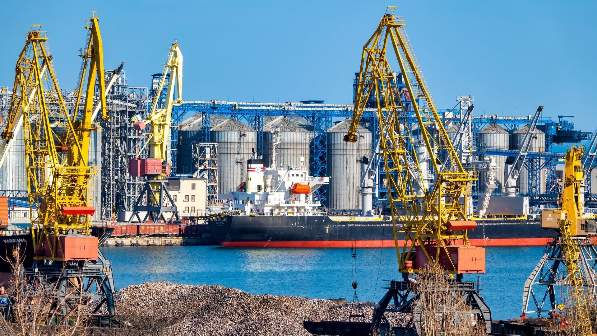 Limanların boş qalmasına görə 1,75 milyard dollar itirdilər