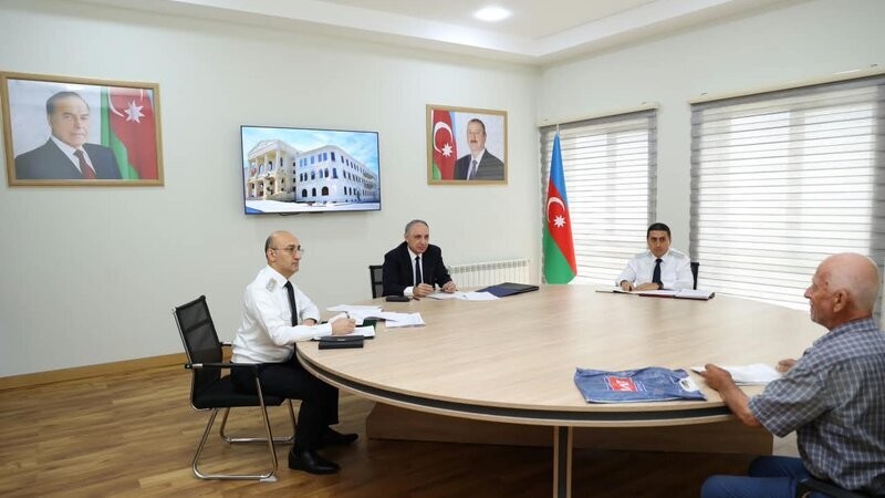 Baş prokuror vətəndaşları qəbul etdi -